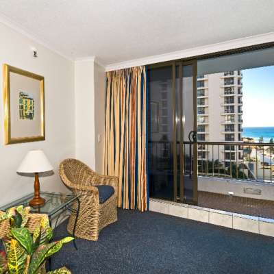 Surfers Paradise river accommodation waterfront